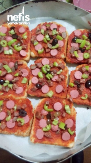 Tost Ekmeğinde Mini Pizzacıklar